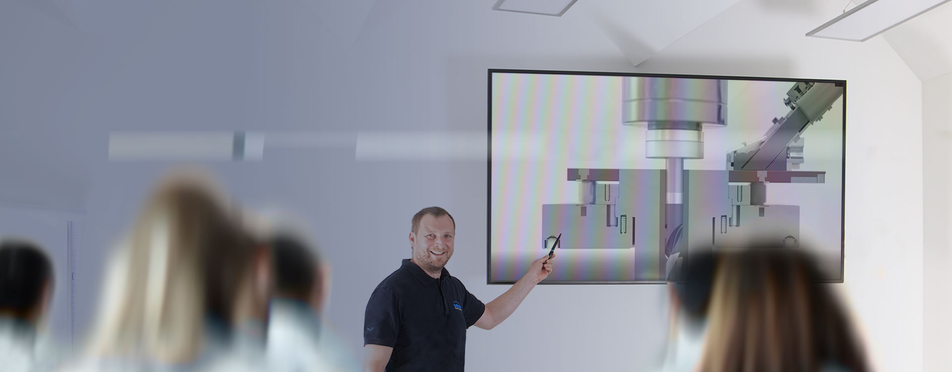 DORST Technologies employee presenting press tooling on screen during training